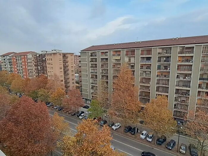 Appartamento trilocale in vendita in Corso Siracusa, Torino