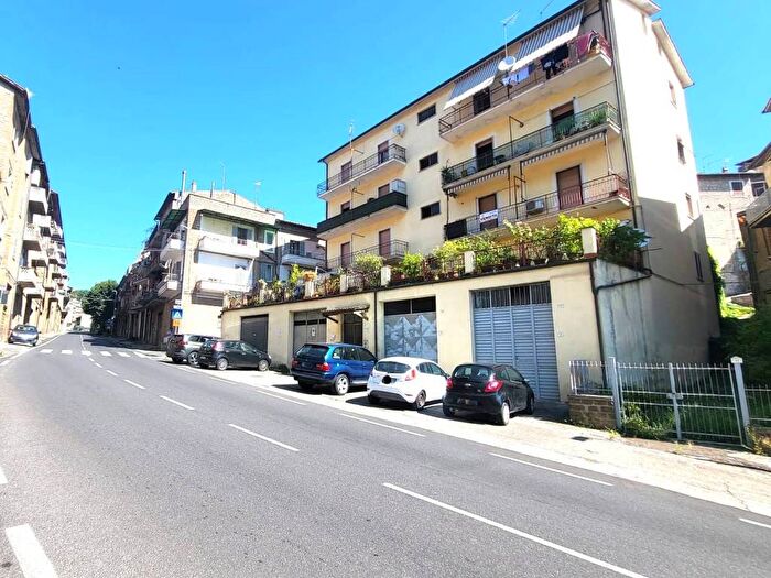 Appartamento trilocale in affitto in Via di Fabrica, Carbognano