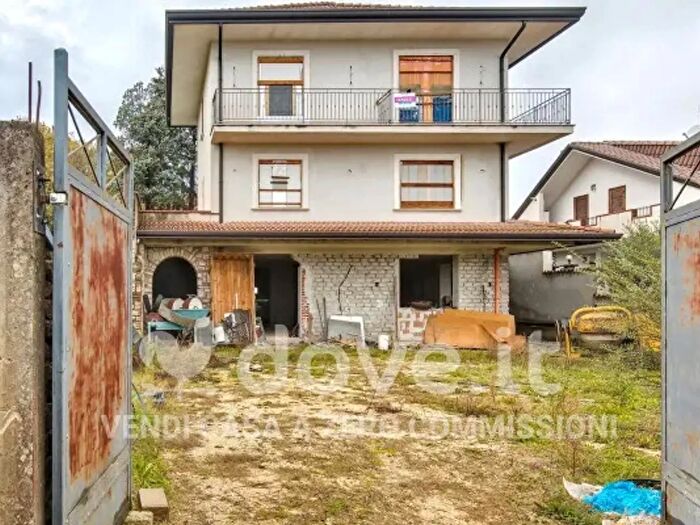 Casa con 6 locali in vendita in Via del Castagno Snc, Ceccano