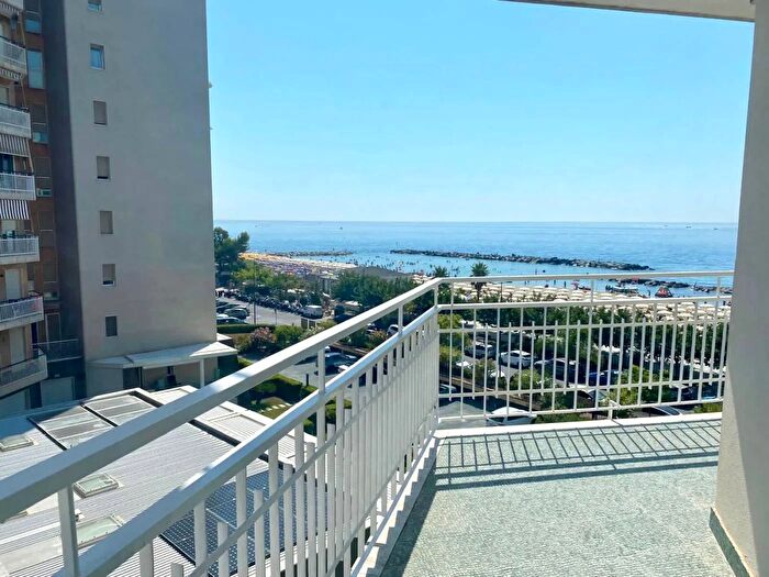 Appartamento trilocale in affitto in Via Lido Taggia, Taggia