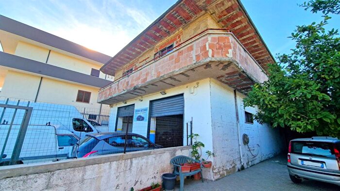 Appartamento con 5 locali in vendita in Via Padule Angolo Via Siracusa, Mondragone