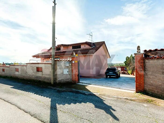 Casa con 5 locali in vendita in Via Guatemala, Pomezia