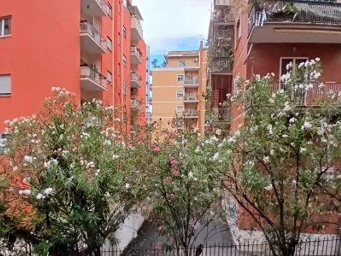 Appartamento trilocale in vendita in Roma