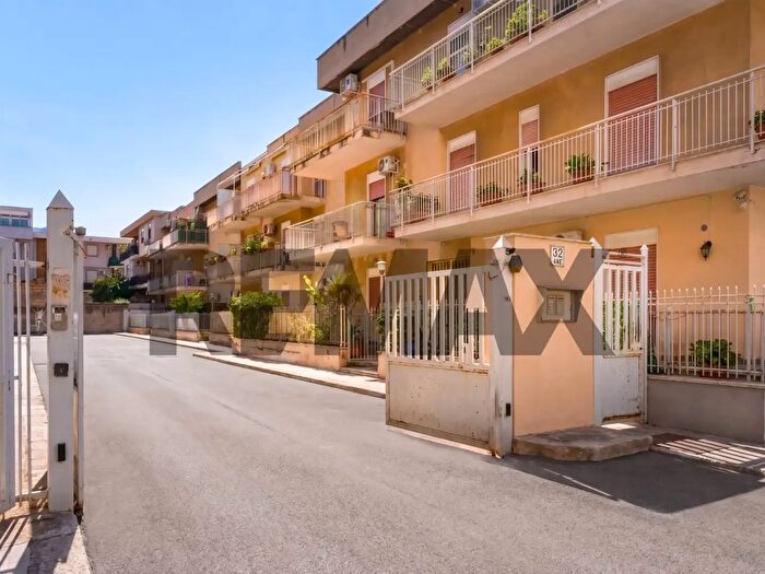 Appartamento quadrilocale in vendita in Via Buzzanca, Palermo