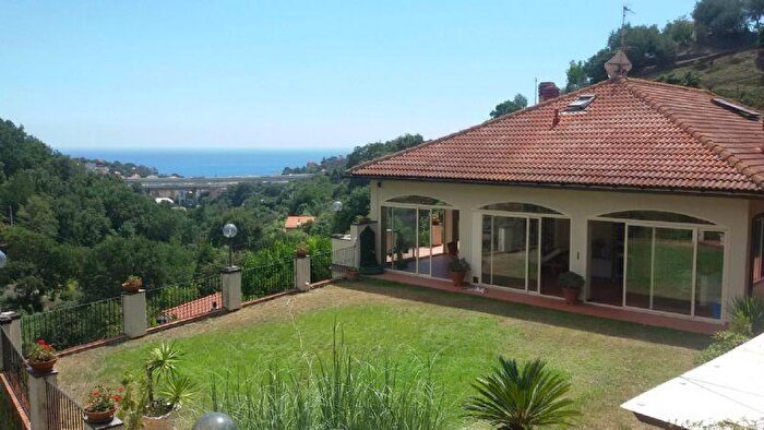 Casa con 10 locali in vendita in Via Ferrari, Celle Ligure