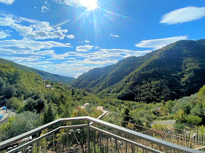 Casa con 12 locali in vendita in Via alla Località Castagnola, Sori