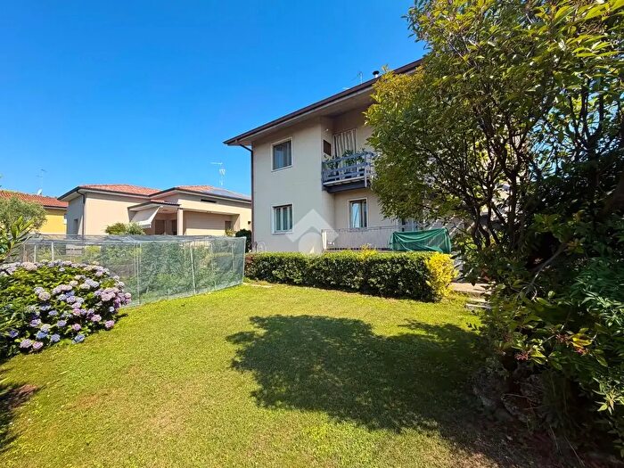Casa con 5 locali in vendita in Via Enrico Fermi, Castrezzato