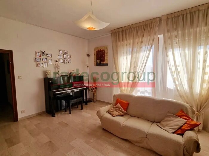 Appartamento con 5 locali in vendita in Via Pilade Tevenè, Livorno