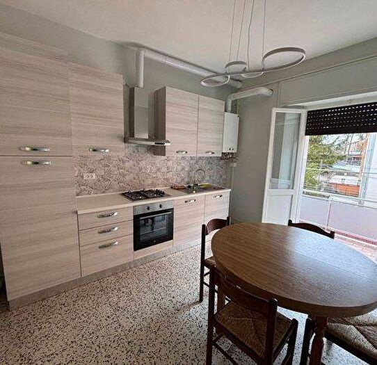 Appartamento trilocale in affitto in Viale Iv Novembre, Centro, Fabriano