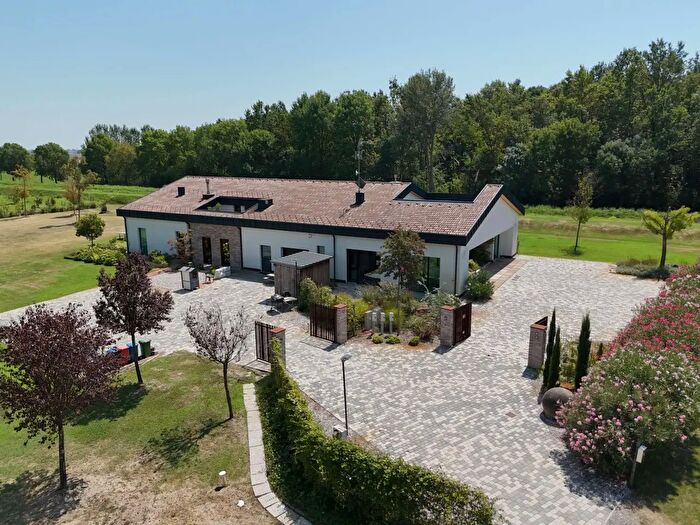 Casa con 15 locali in vendita in Nonantola