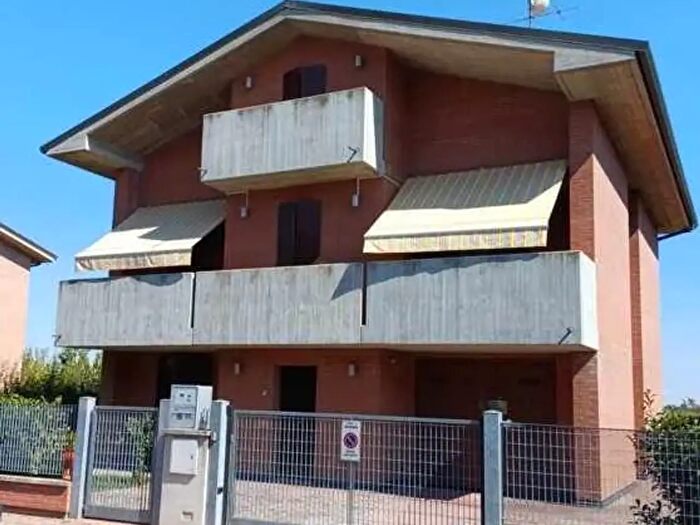 Casa con 7 locali in vendita in Sala Bolognese