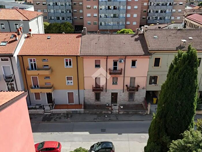 Appartamento bilocale in vendita in Viale Spolverini, Verona