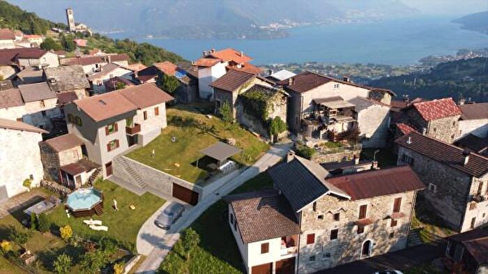 Casa con 6 locali in vendita in Strada del Castello, Peglio