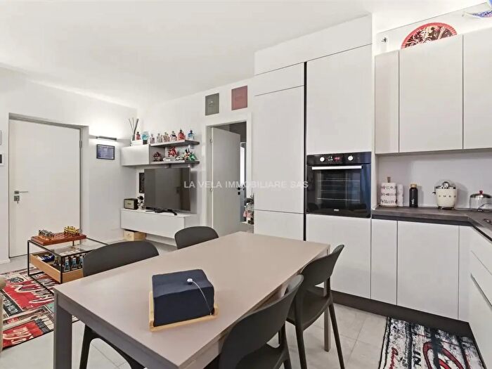 Appartamento trilocale in vendita in Desenzano Del Garda