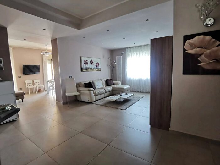 Appartamento con 5 locali in vendita in Via Cairoli, San Nicola La Strada