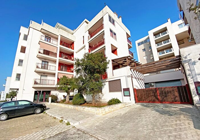 Appartamento trilocale in vendita in Via Napoleone Bonaparte Putignano, Putignano