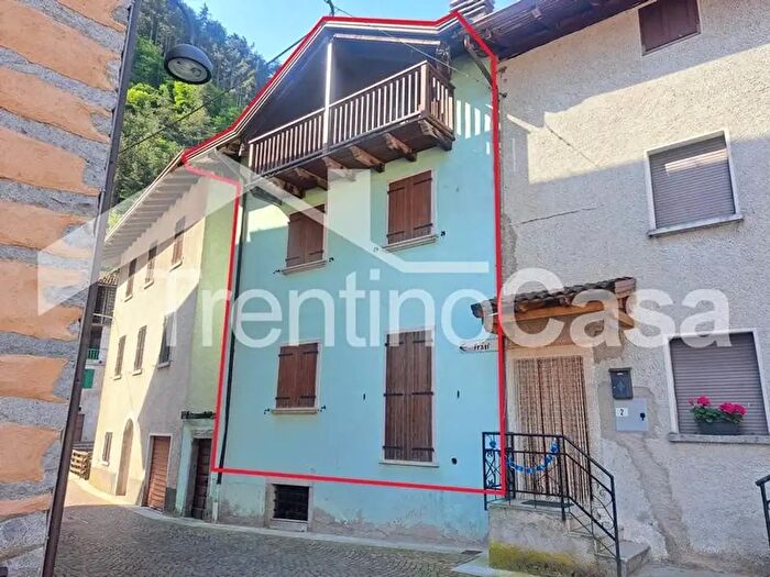 Casa con 9 locali in vendita in Via Prati, Bondone