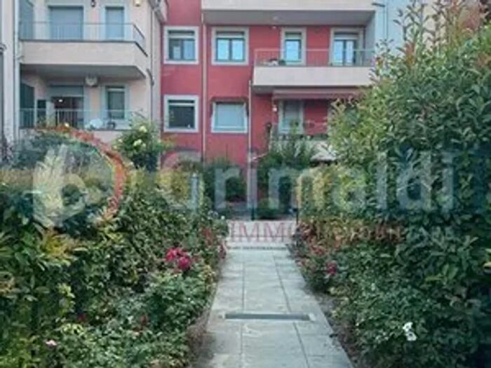 Appartamento trilocale in vendita in Via Calipari, Lungavilla