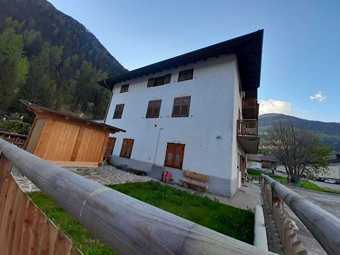 Appartamento trilocale in affitto in Via Ettore Colombo, Peio