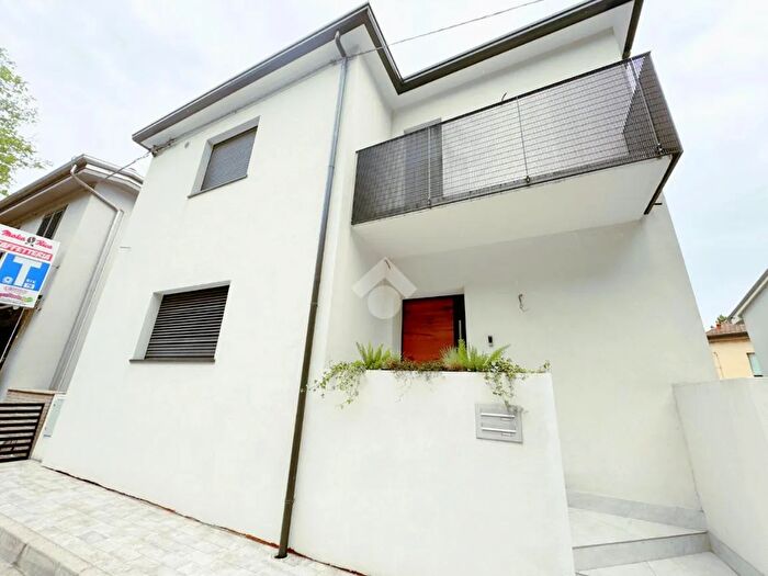 Appartamento quadrilocale in vendita in Via delle Industrie, Ravenna