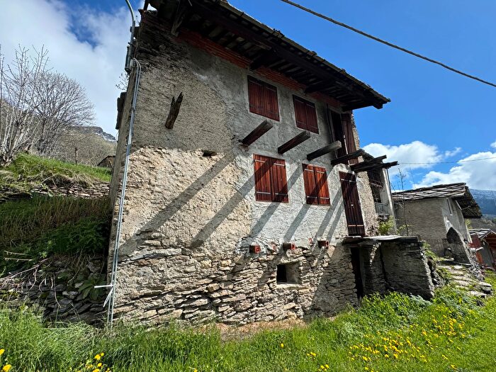 Casa bilocale in vendita in Frazione Uberto Serre, Crissolo