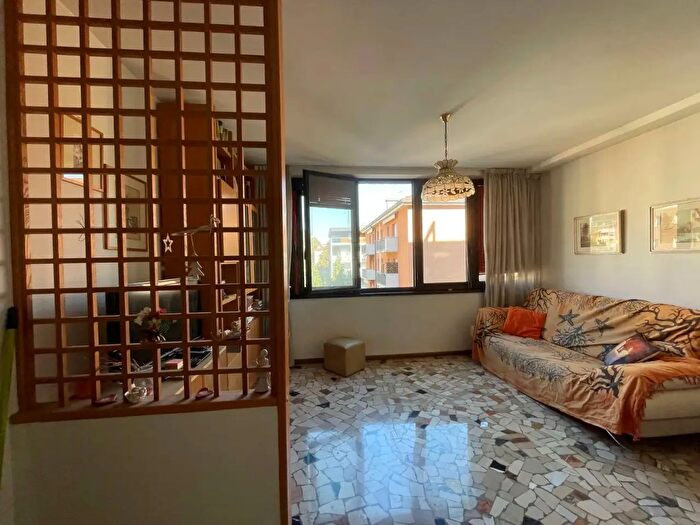 Appartamento trilocale in vendita in Via Benevoli, Trento