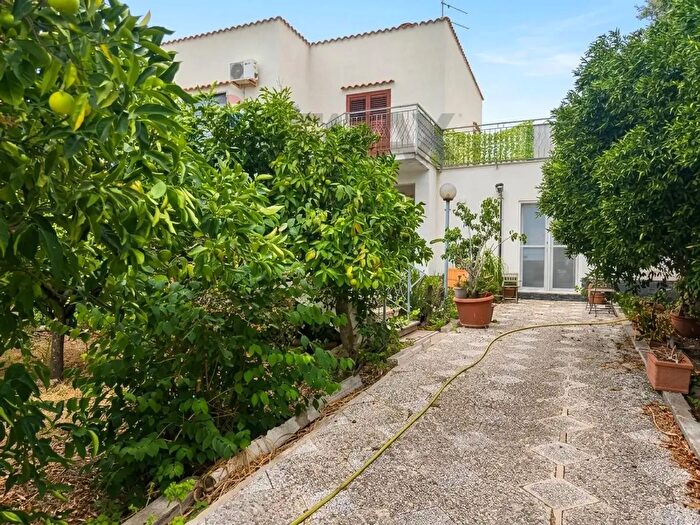 Appartamento bilocale in vendita in Via Vincenzo Badalucco, Valderice