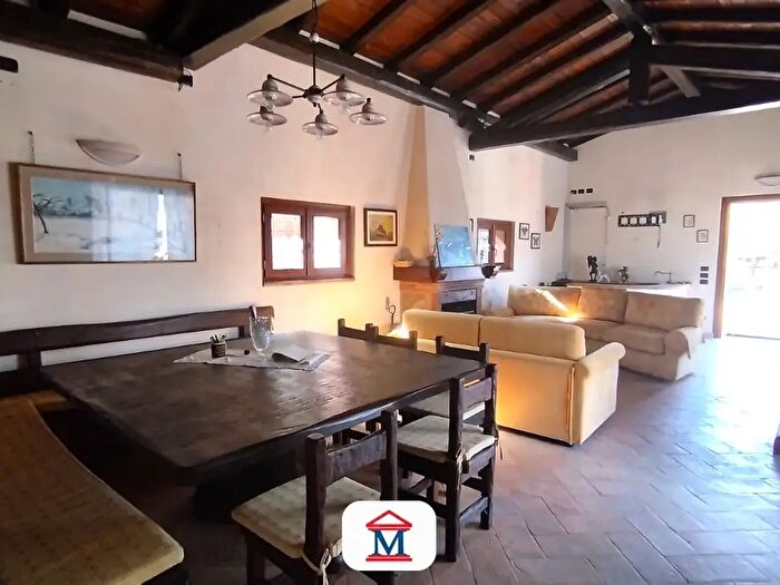 Casa quadrilocale in vendita in Val Brembilla