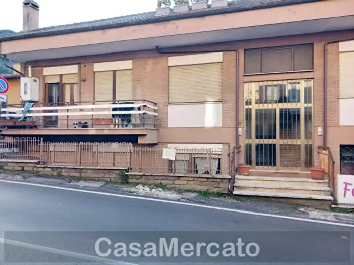 Appartamento trilocale in vendita in Via di Frascati, Rocca Di Papa