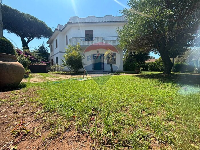 Casa con 7 locali in vendita in Via delle Viole, Ardea