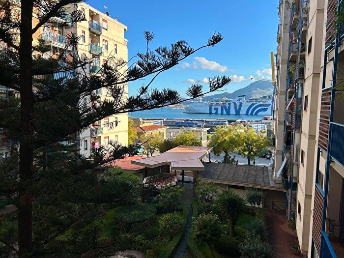 Appartamento quadrilocale in vendita in Via dellArsenale, Palermo