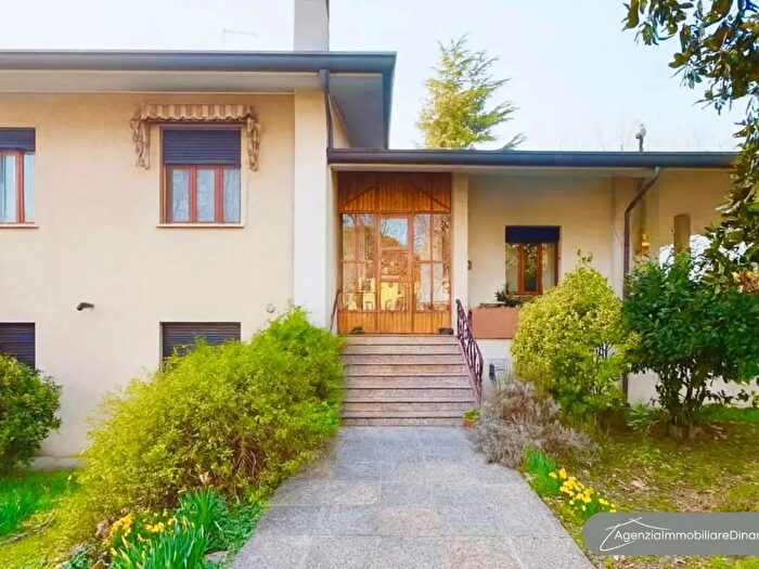 Casa con 6 locali in vendita in Roma, Oderzo