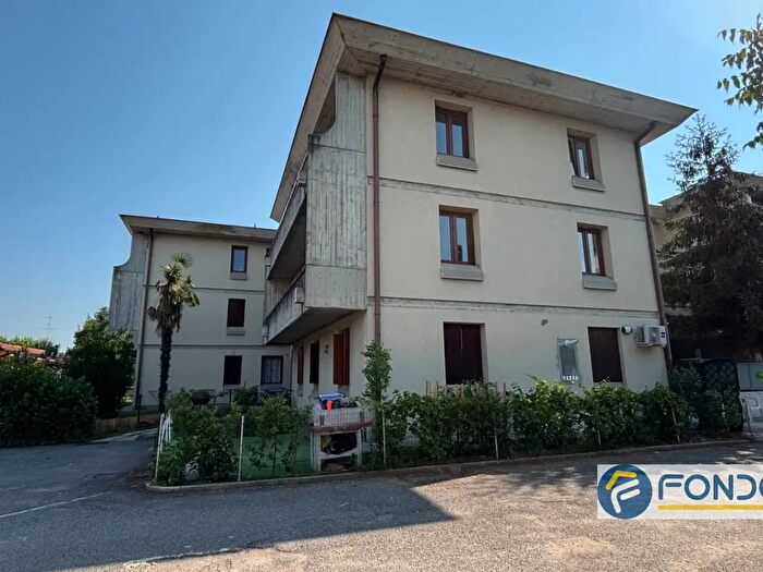 Appartamento trilocale in vendita in Via XXV Aprile, Cologne