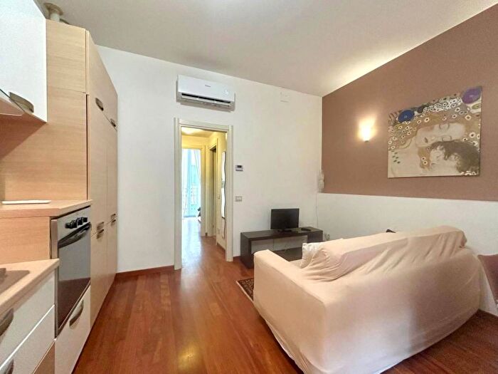 Appartamento bilocale in affitto in Via Fabio Mangone, Corso Genova, Milano