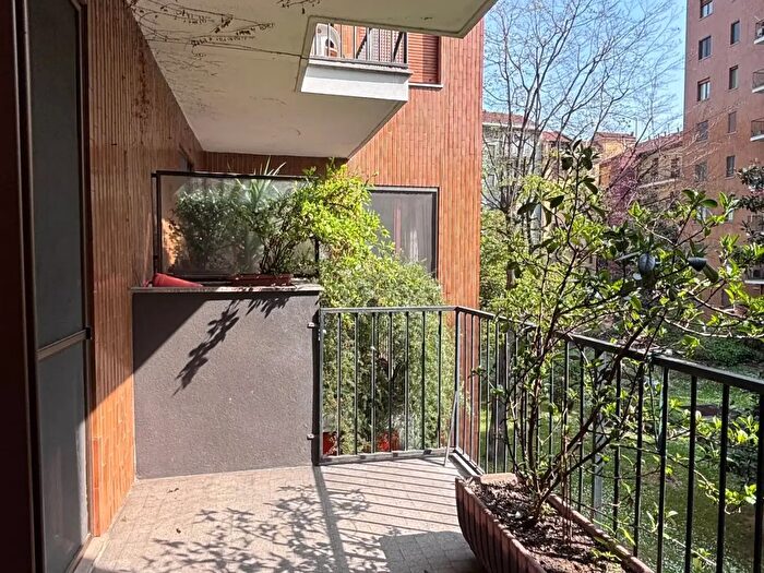 Appartamento trilocale in vendita in Alzaia Naviglio Pavese, Milano