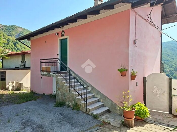 Appartamento trilocale in vendita in Località Bosco, Savignone