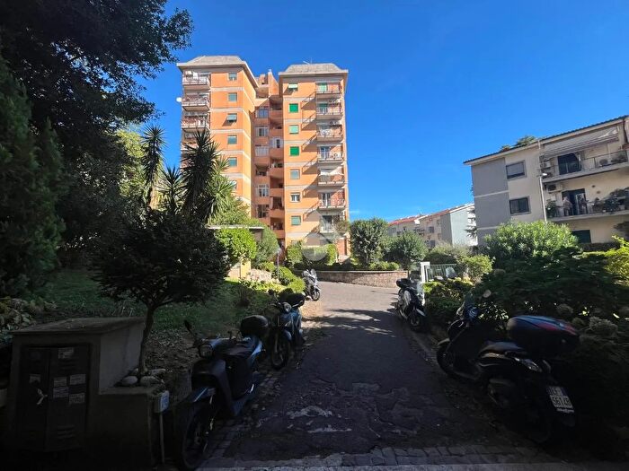 Appartamento trilocale in vendita in Via Camillo Peano, Roma