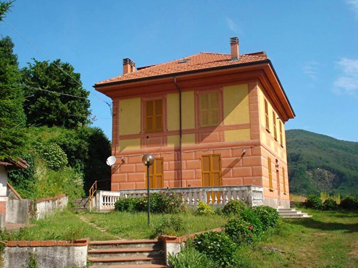 Appartamento quadrilocale in affitto in Via Pietro Figari, Campo Ligure