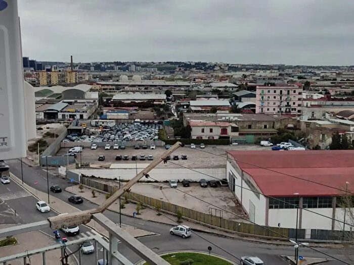 Appartamento trilocale in vendita in Via Repubbliche Marinare, Napoli