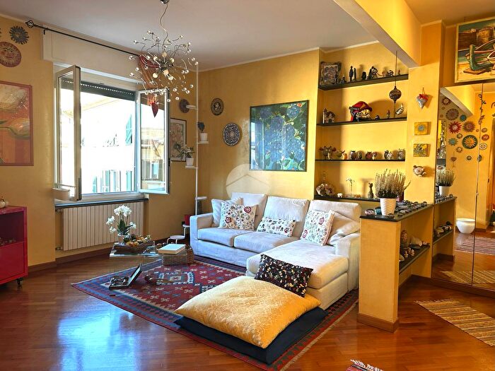 Appartamento quadrilocale in vendita in Via Paleocapa, Genova