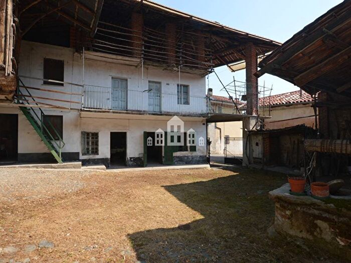 Casa con 6 locali in vendita in Via Monte Grappa, Centro, Baldissero Canavese