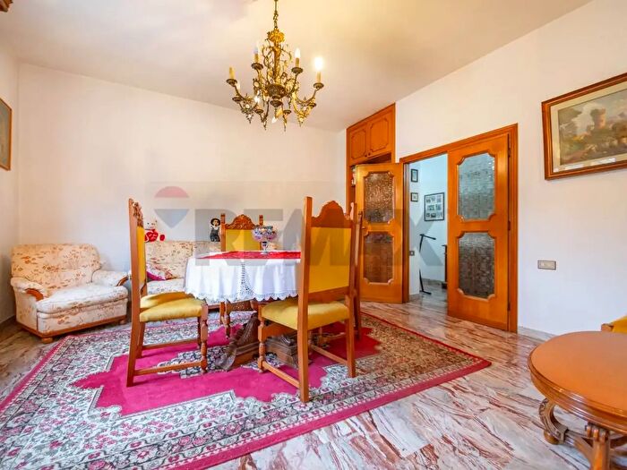 Appartamento trilocale in vendita in Via Martiri Angolani, Loreto Aprutino