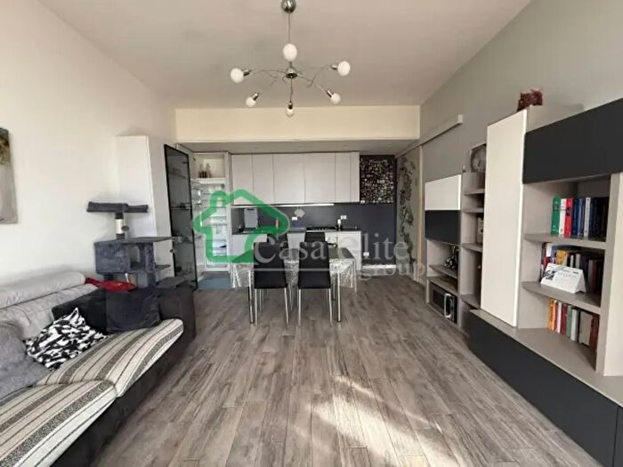 Appartamento trilocale in vendita in Viale Novembre, Lodi