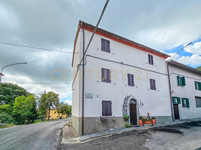 Casa con 6 locali in vendita in Via Monte Rosa, Semproniano