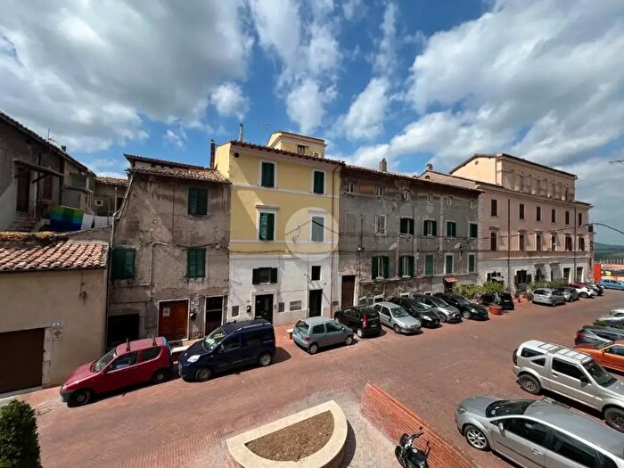 Appartamento trilocale in vendita in Piazza Domenico Tani, Tivoli