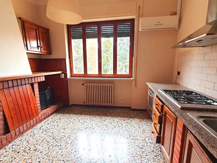 Appartamento con 5 locali in vendita in Via Muston, Lucca
