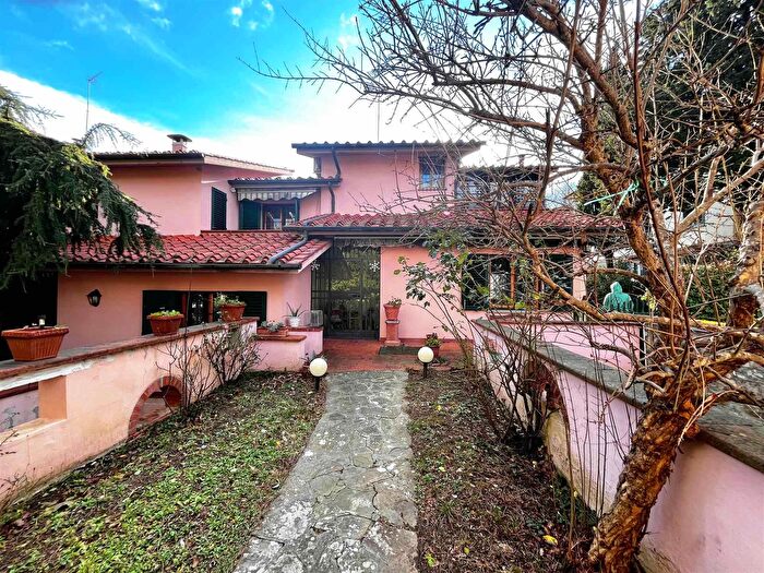Casa con 7 locali in vendita in Fiesole