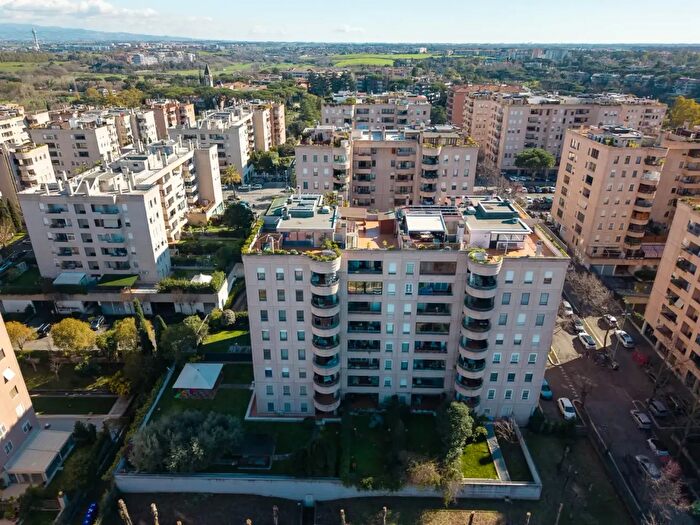 Appartamento quadrilocale in vendita in Via dellOrsa Minore, Roma