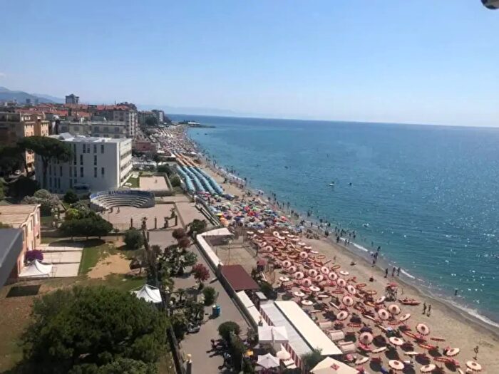 Appartamento quadrilocale in vendita in Via Nizza, Savona