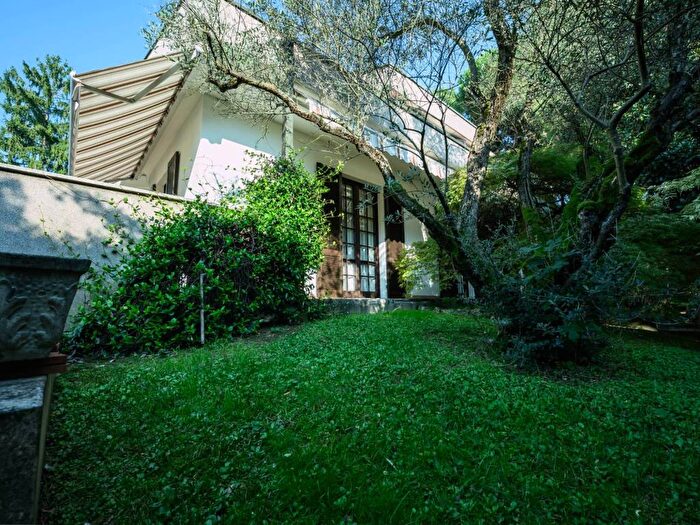 Casa con 6 locali in vendita in Via Antonio Gramsci, Centro, Bernareggio